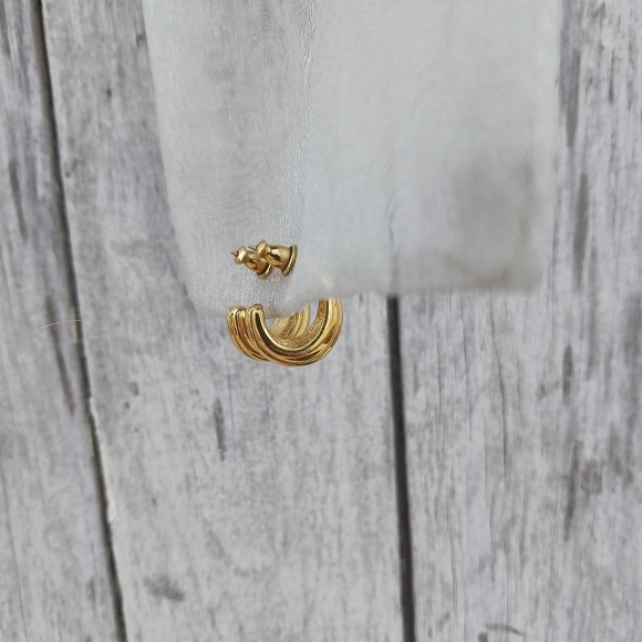 Vintage Monet Gold Tone Stud Hoop Earrings, Stripe Texture Design, Signed - Picture 3 of 6